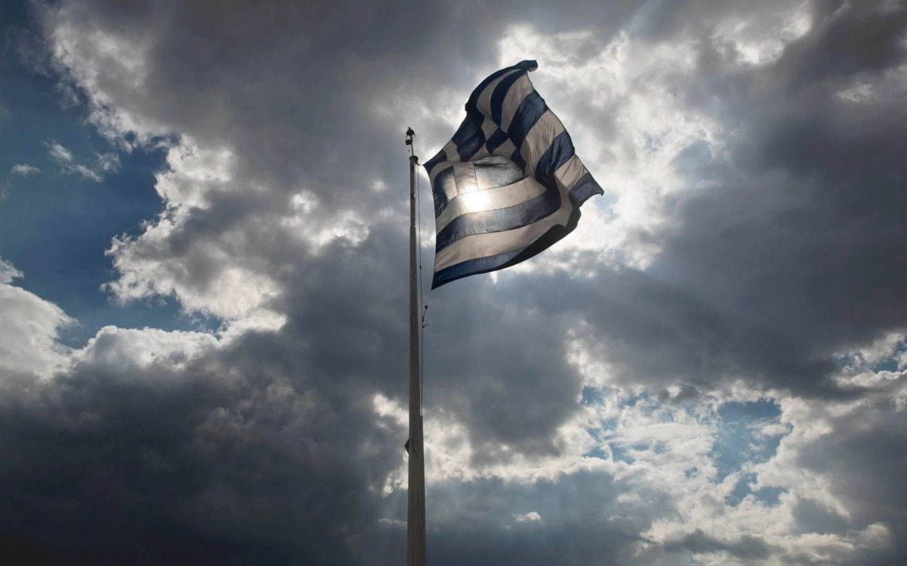 Η ελληνική σημαία και οι αυστηροί κανόνες που πρέπει να τηρούνται